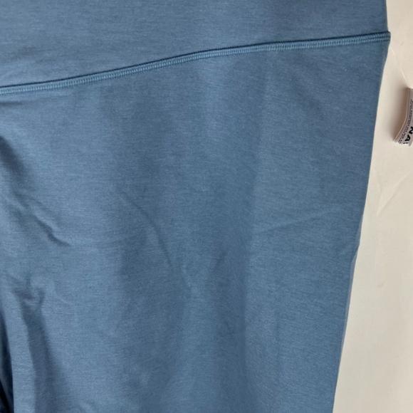 NWT: old navy Extra High-Waisted PowerChill Hidden-Pocket Biker Shorts 6" (4X) - Picture 3 of 8